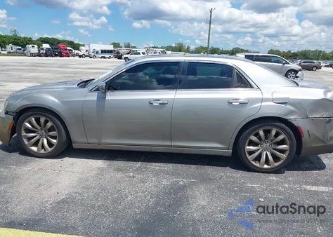 2017 Chrysler 300C z USA, uszkodzony, nr VIN 2C3CCAEG6HH590863